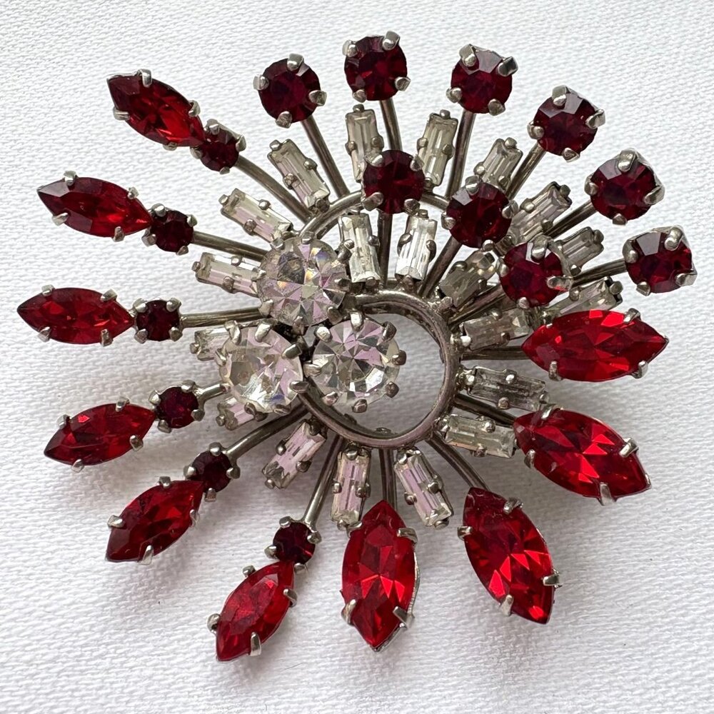 Vintage 1940s Starburst Pinwheel Red & Clear‎ Rhinestone Brooch Pin Jewelry
